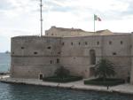 photo_002_the_Location_Aragonese_Castle_and_the_Navigable_Canal