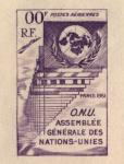 France_1951_Yvert_911b-Scott_671_unadopted_airmail_100f_ONU_3eme_etat_violet_AP_detail